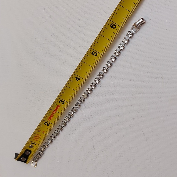Vintage Coro Clear Rhinestones Silver Tone Tennis Bracelet Foldover Clasp - Picture 3 of 4